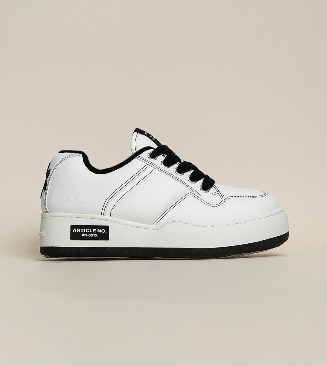BURGER LOW-TOP SKATE WHITE & BLACK SNEAKERS