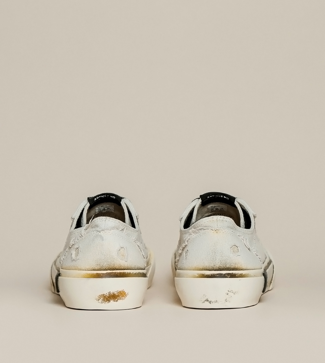 DISTRESSED LOW-TOP WHITE SNEAKERS