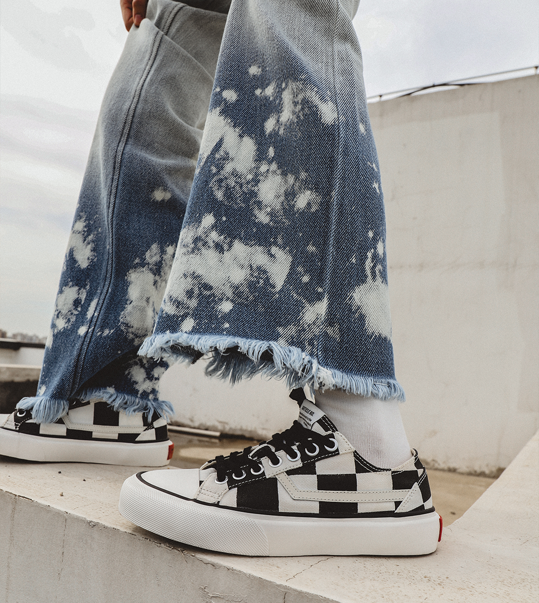 O.G. CLASSIC LOW-TOP CLASSIC CORE SNEAKERS