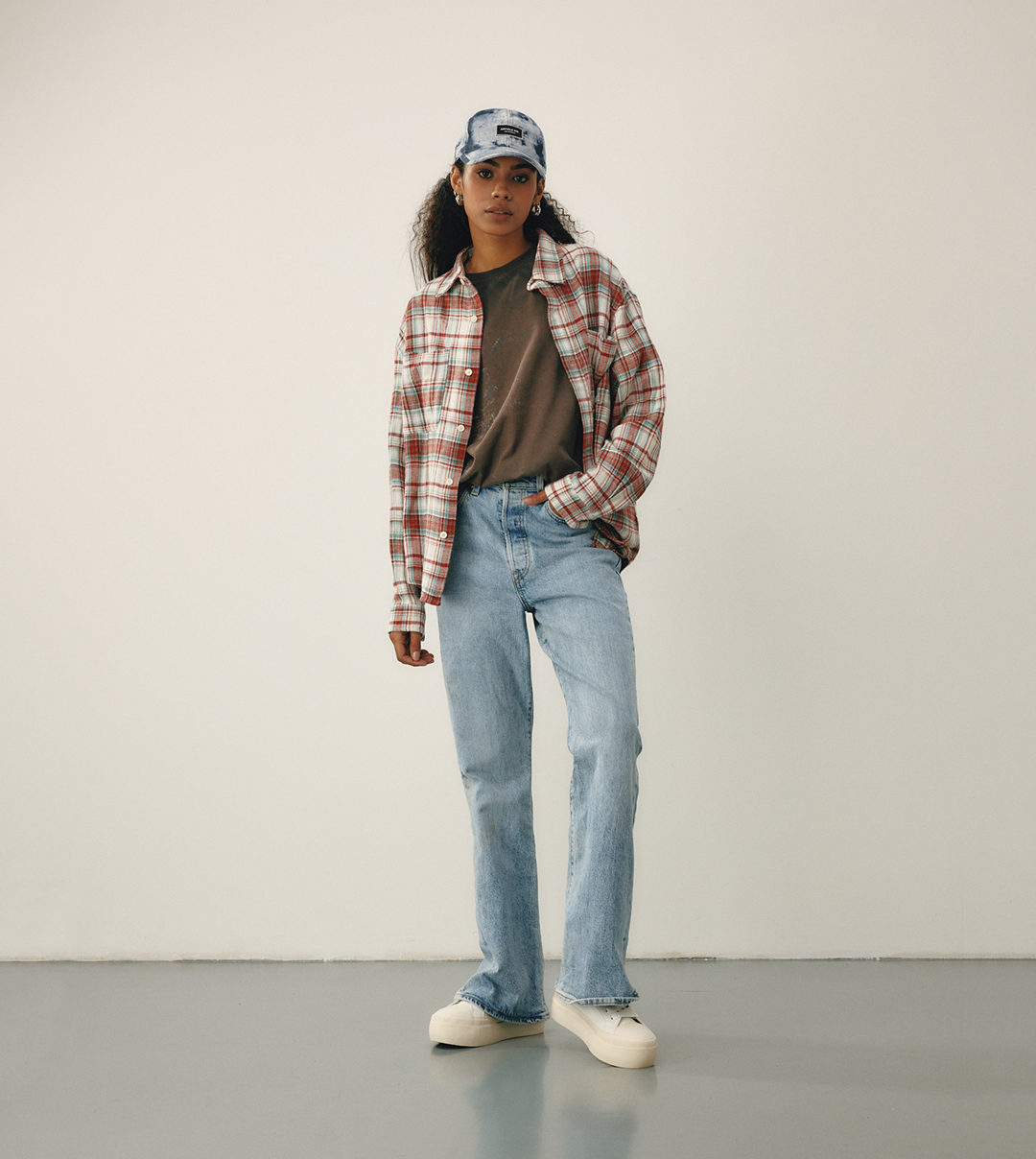 O.G. CLASSIC PLATFORM WHITE SNEAKERS IN SILVER TAIL