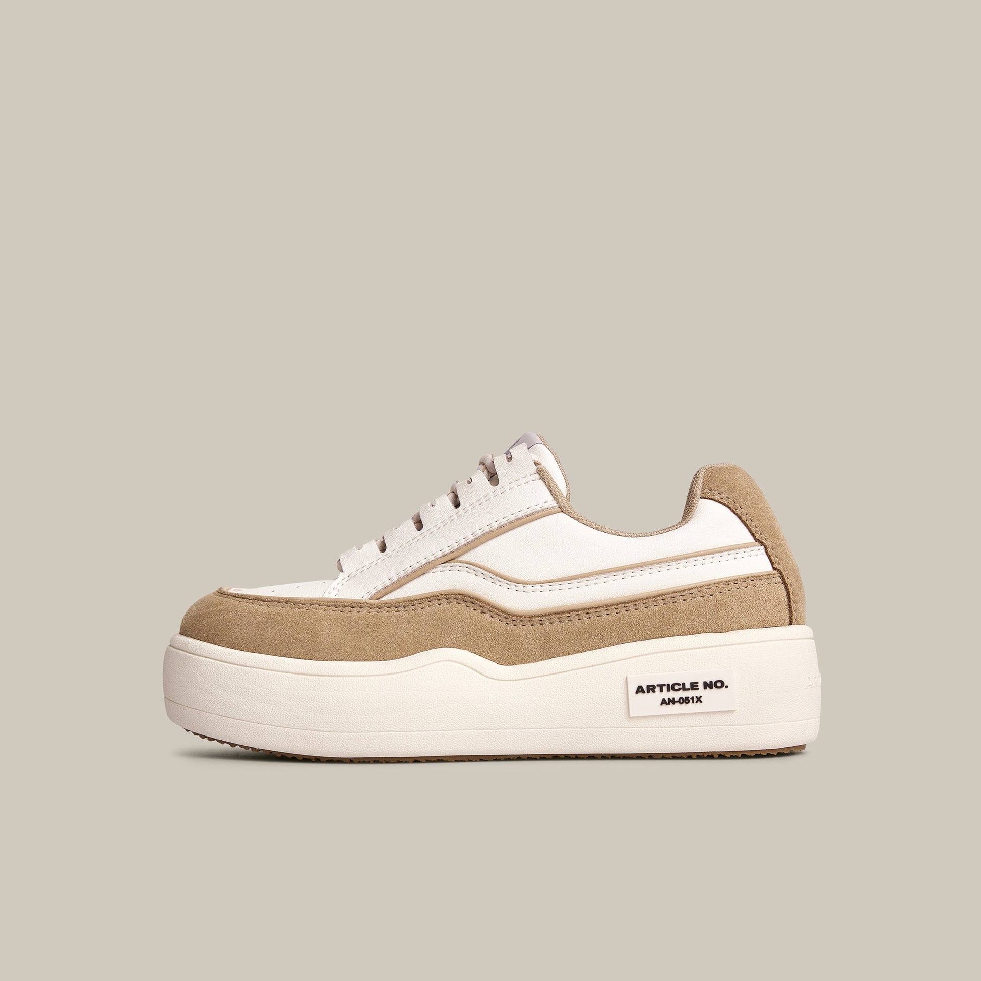 BURGER BEIGE AND WHITE LOW-TOP SKATE