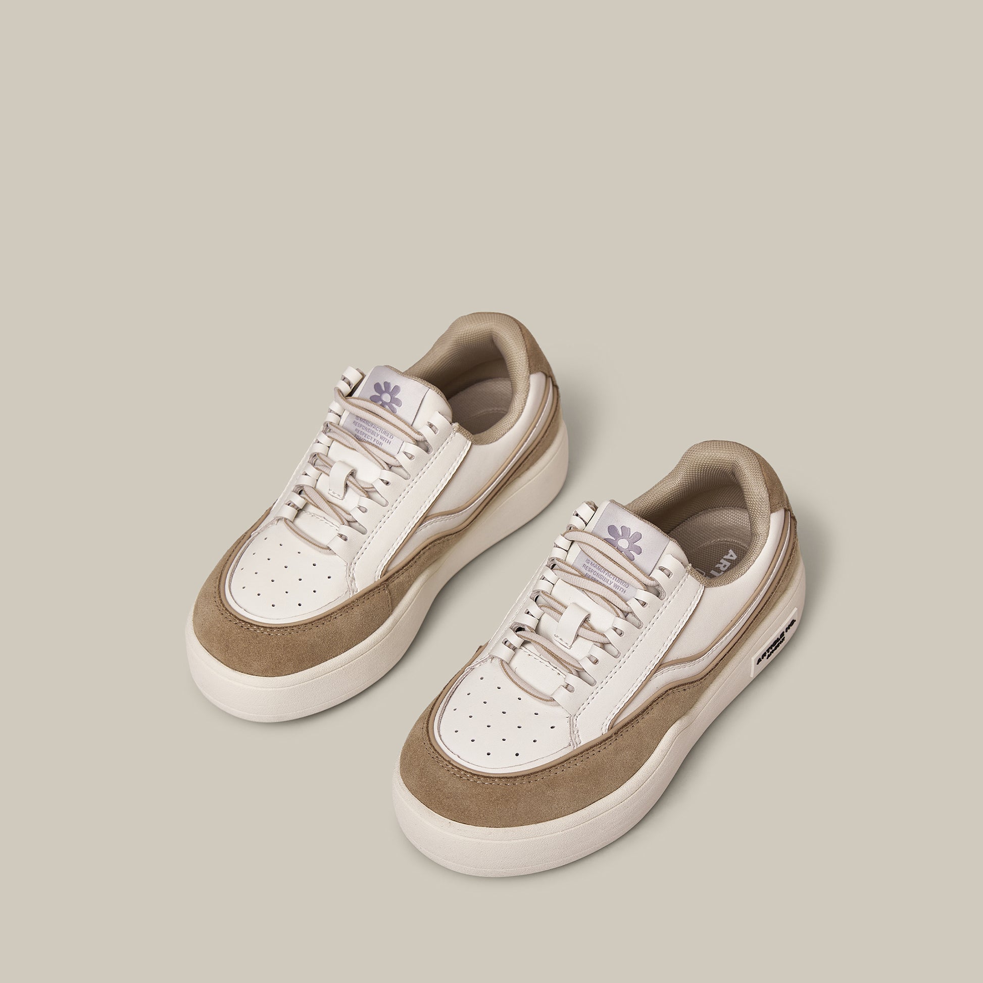 BURGER BEIGE AND WHITE LOW-TOP SKATE