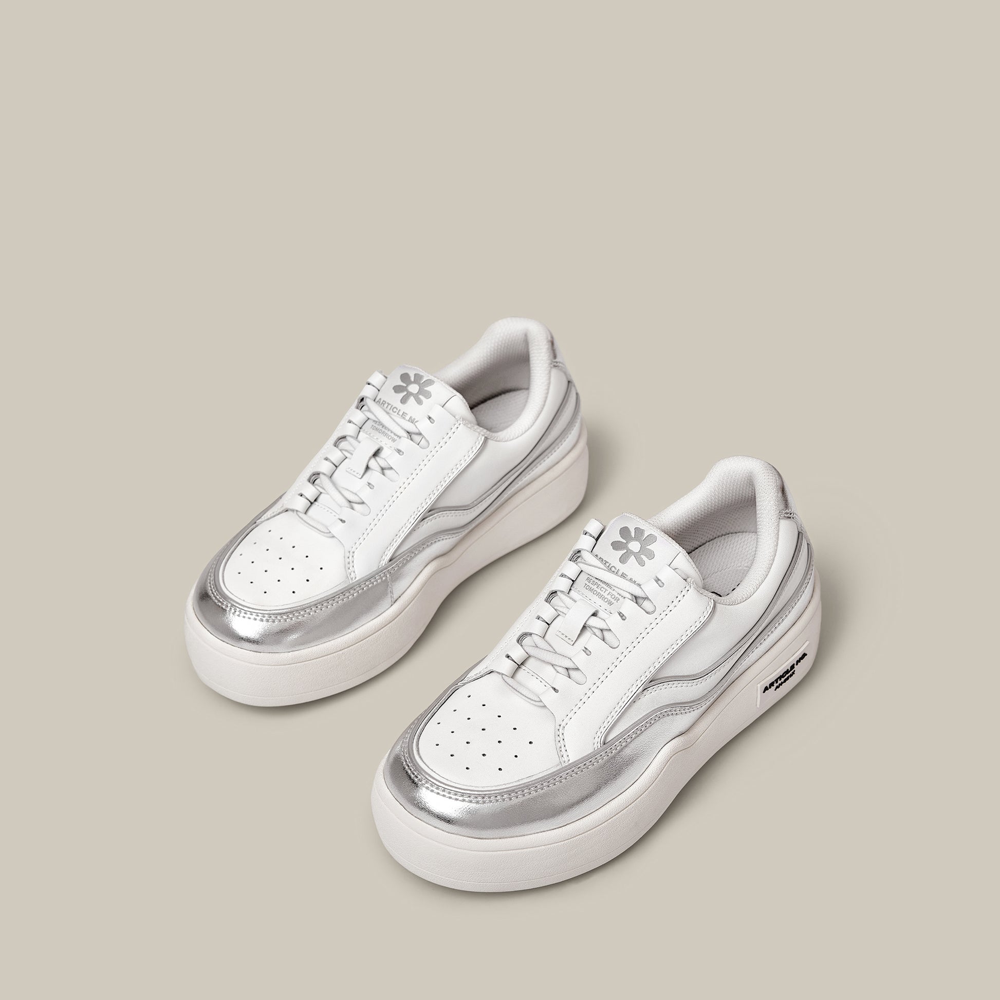 BURGER SILVER AND WHITE LOW-TOP SKATE