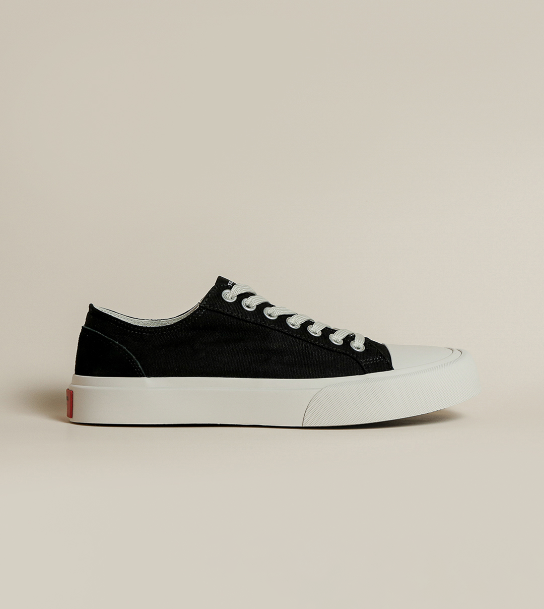 O.G. CLASSIC BLACK SNEAKERS