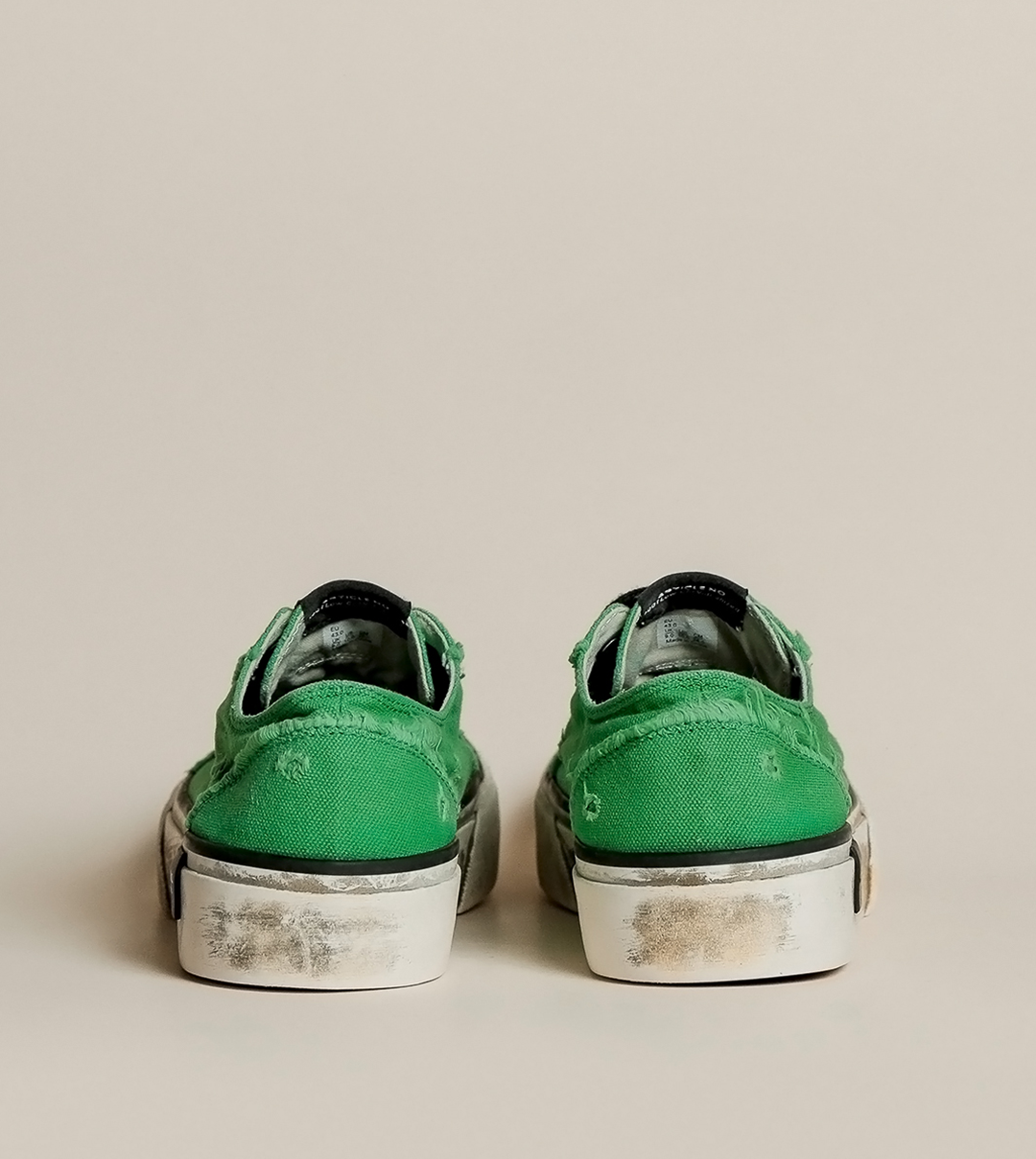 DISTRESSED LOW-TOP GREEN SNEAKERS