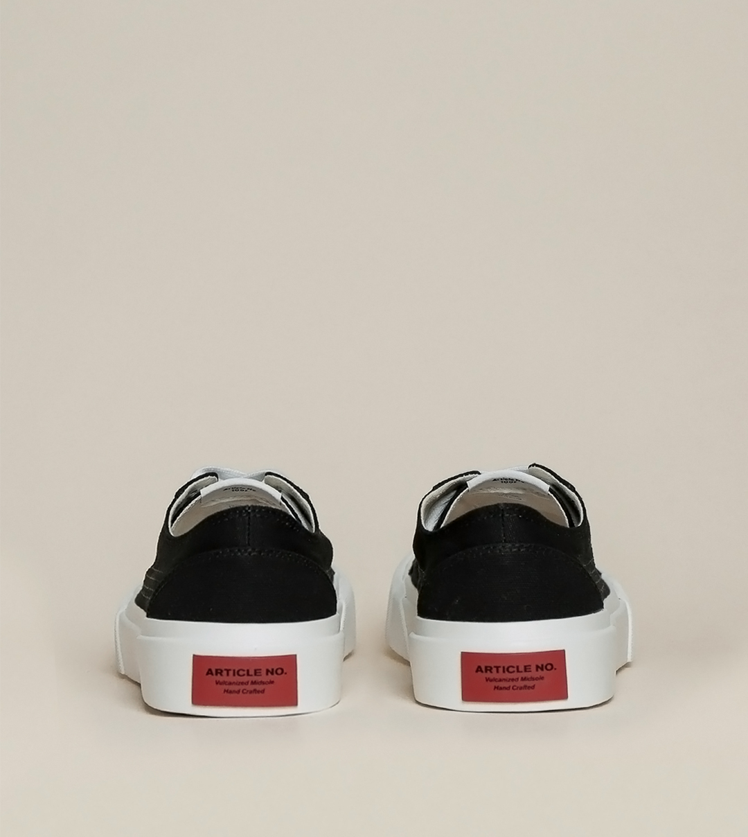 O.G. CLASSIC LOW-TOP CANVAS BLACK SNEAKERS