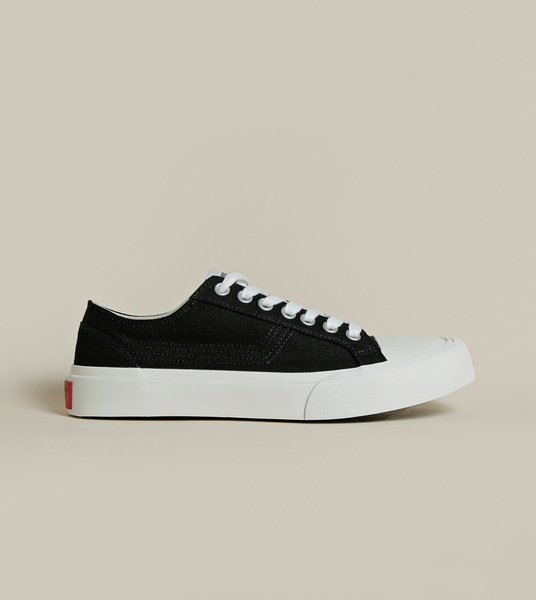 O.G. CLASSIC LOW-TOP CANVAS BLACK SNEAKERS
