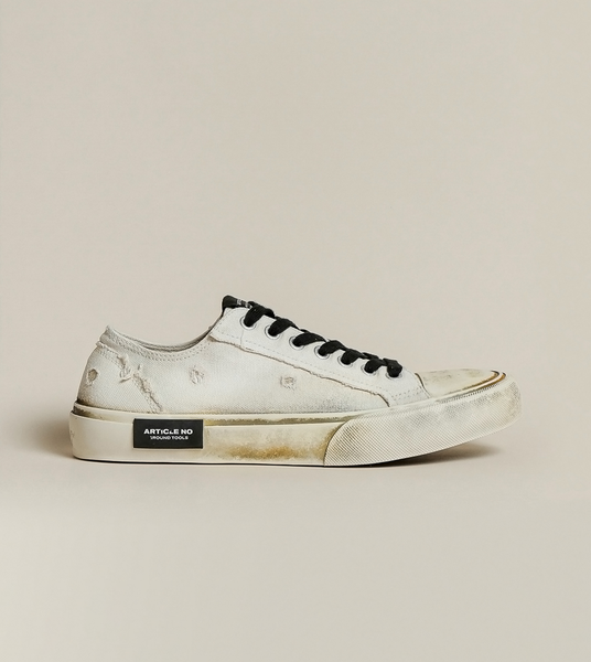 DISTRESSED LOW-TOP WHITE SNEAKERS