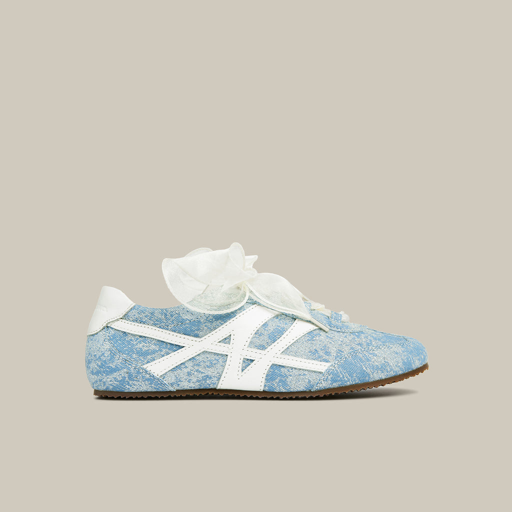 BALLET BLUE LOW-TOP LOGO FLAT RUNNER