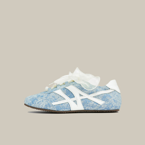 BALLET BLUE LOW-TOP LOGO FLAT RUNNER