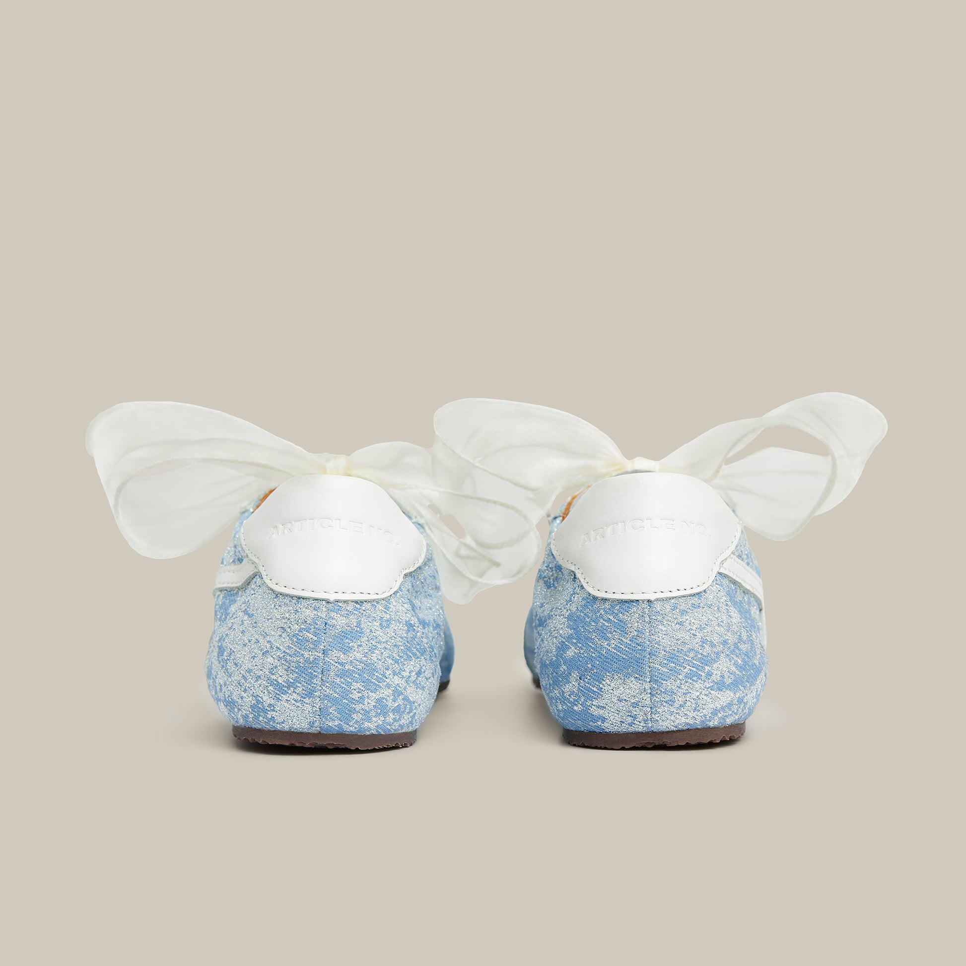 BALLET BLUE LOW-TOP LOGO FLAT RUNNER