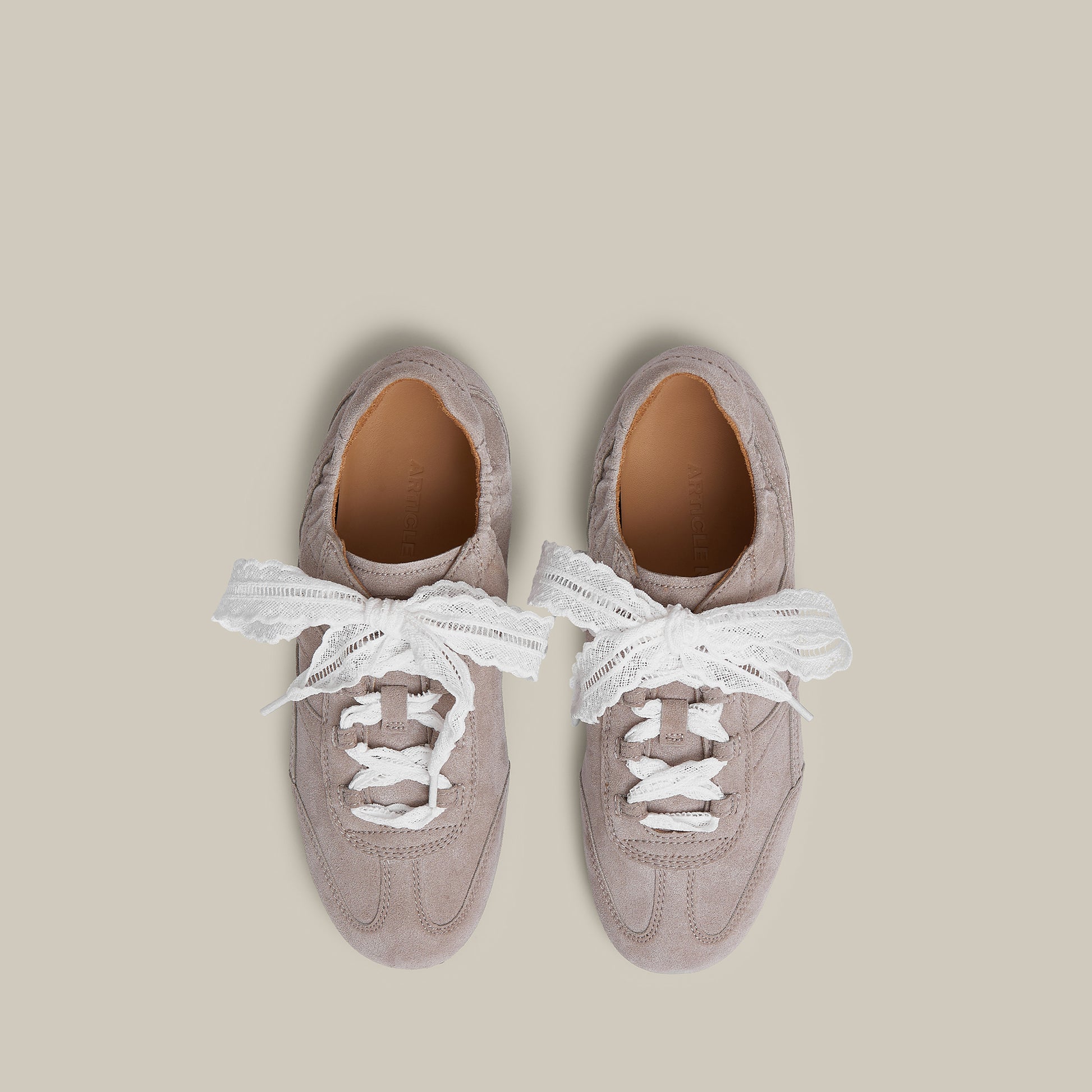 BALLET ROSE BEIGE LOW-TOP LOGO FLAT RUNNER