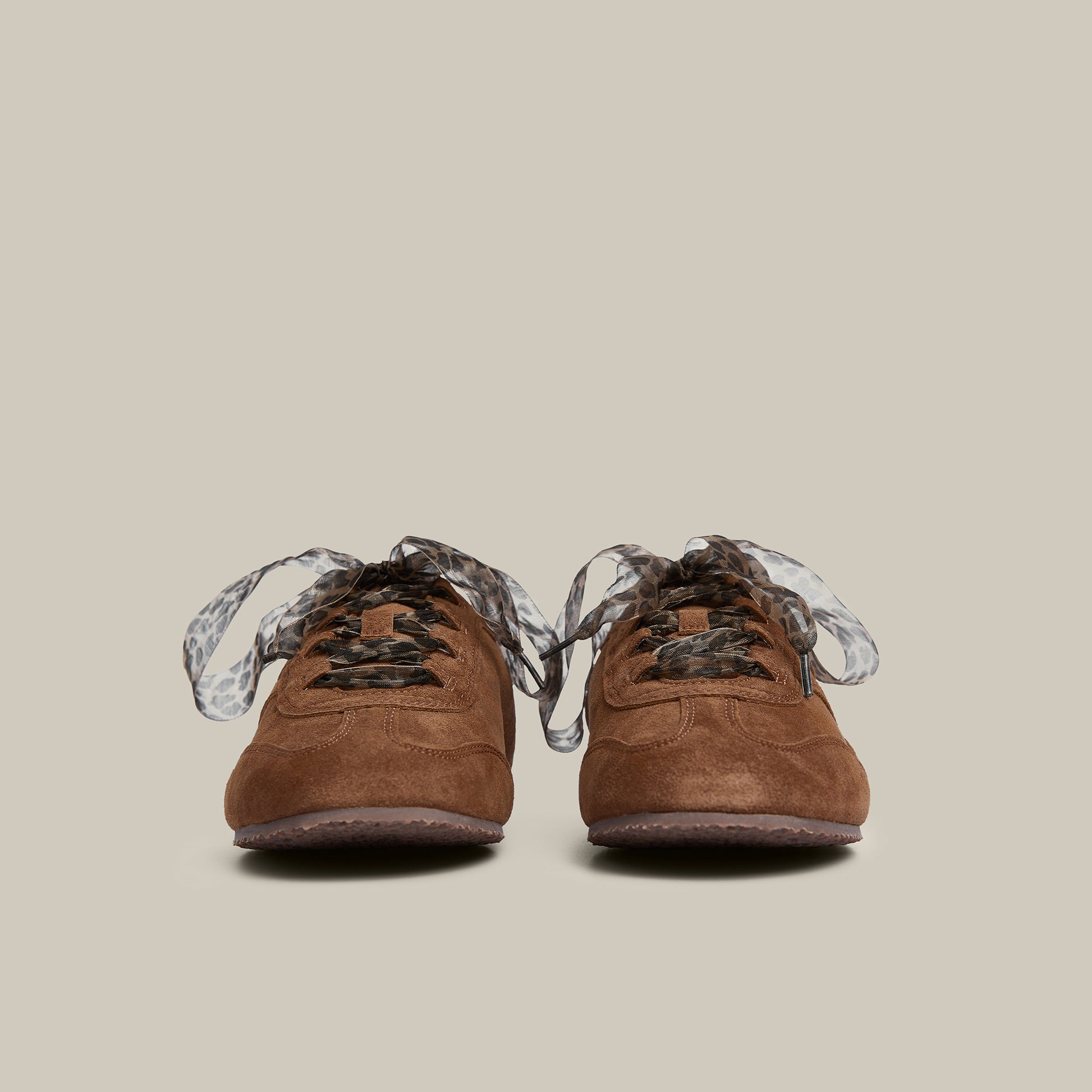 BALLET BROWN LOW-TOP LOGO FLAT RUNNER