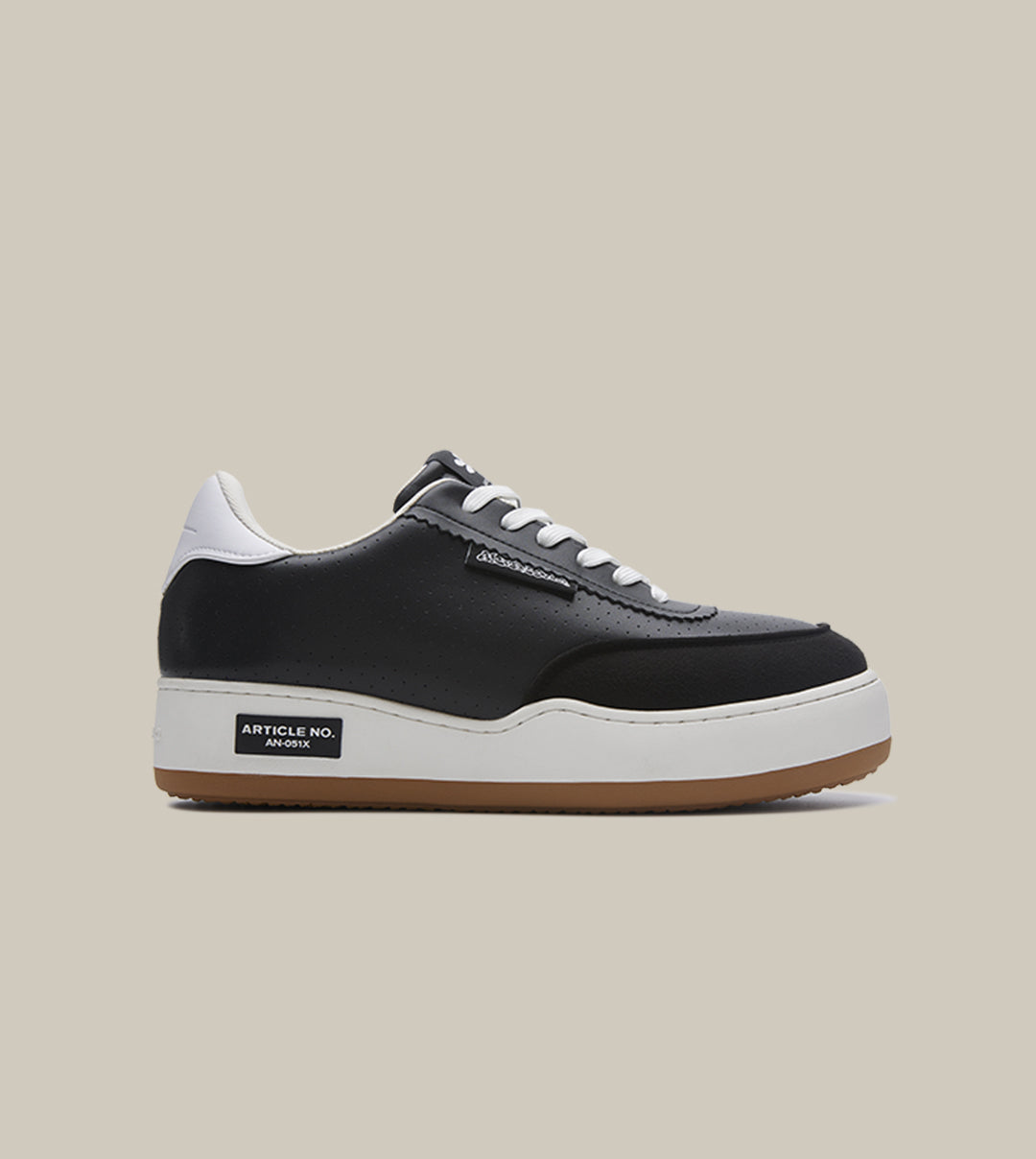 BURGER LOW-TOP PERFORATED BLACK TRAINER