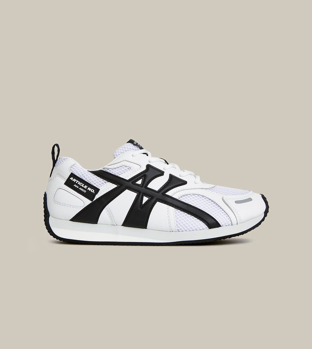 DUNE LOW-TOP WHITE AND BLACK LOGO RUNNER