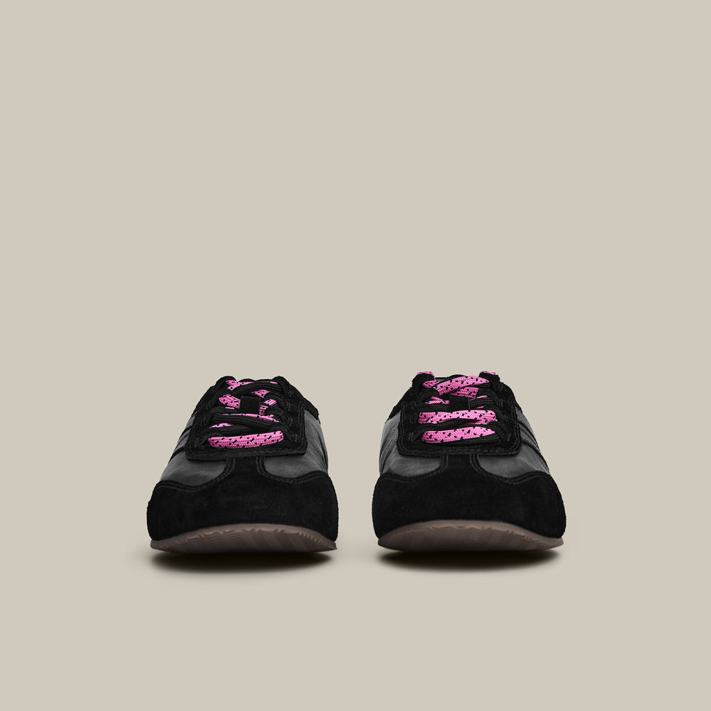 BALLET BLACK LOW-TOP LOGO FLAT RUNNER