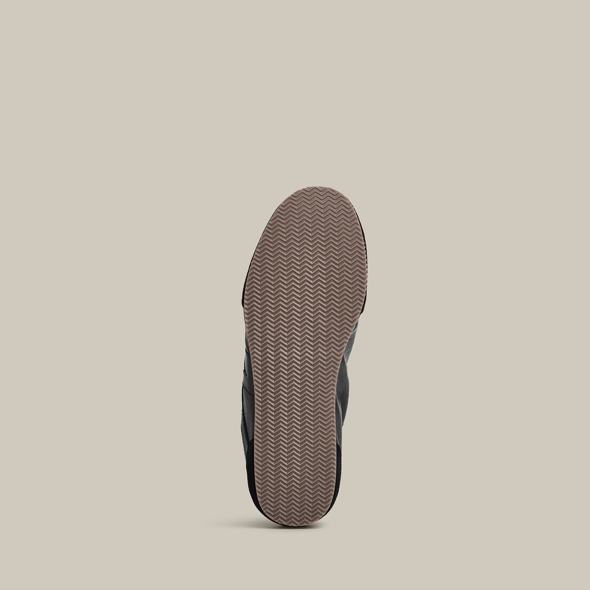 BALLET BLACK LOW-TOP LOGO FLAT RUNNER