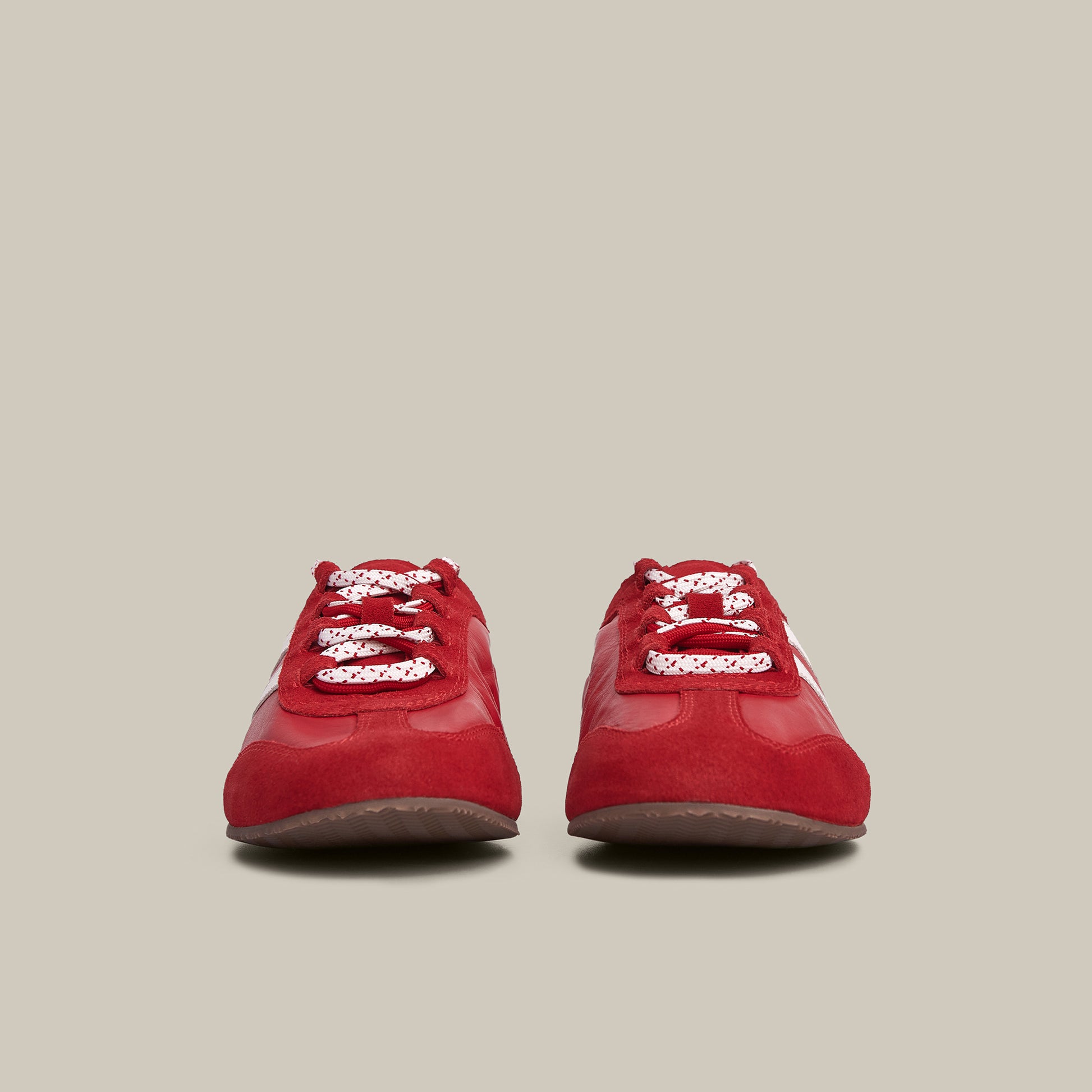 BALLET RED LOW-TOP LOGO FLAT RUNNER