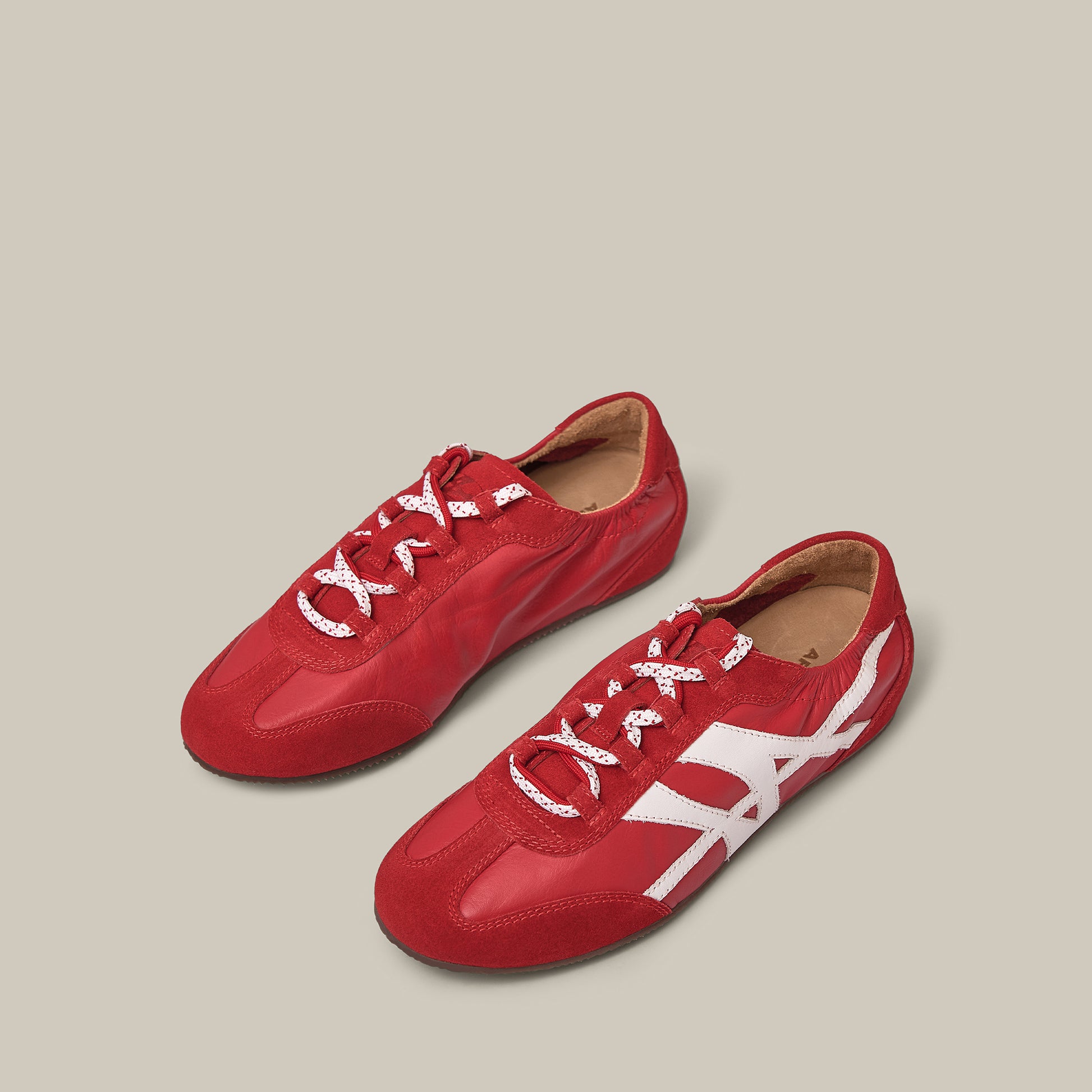 BALLET RED LOW-TOP LOGO FLAT RUNNER