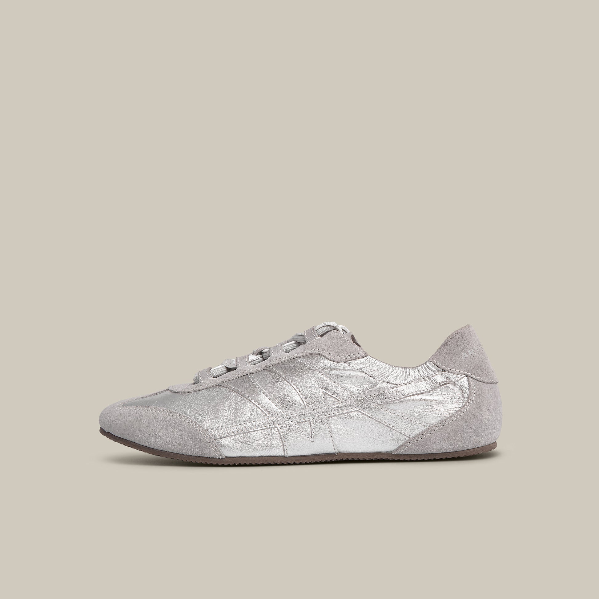 BALLET SILVER LOW-TOP LOGO FLAT RUNNER