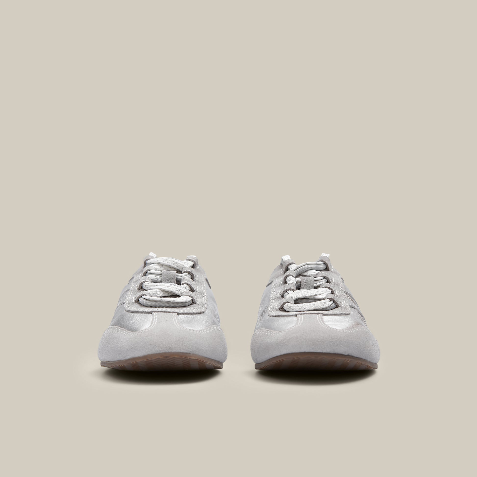 BALLET SILVER LOW-TOP LOGO FLAT RUNNER