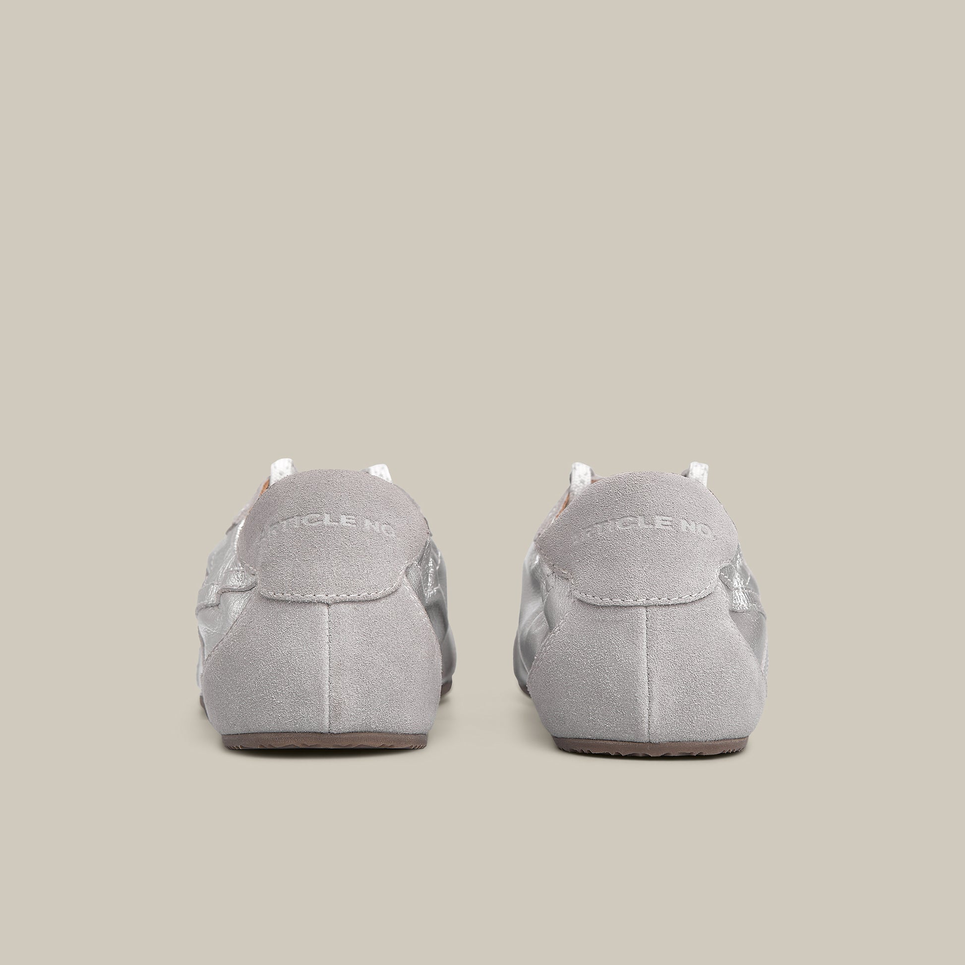 BALLET SILVER LOW-TOP LOGO FLAT RUNNER