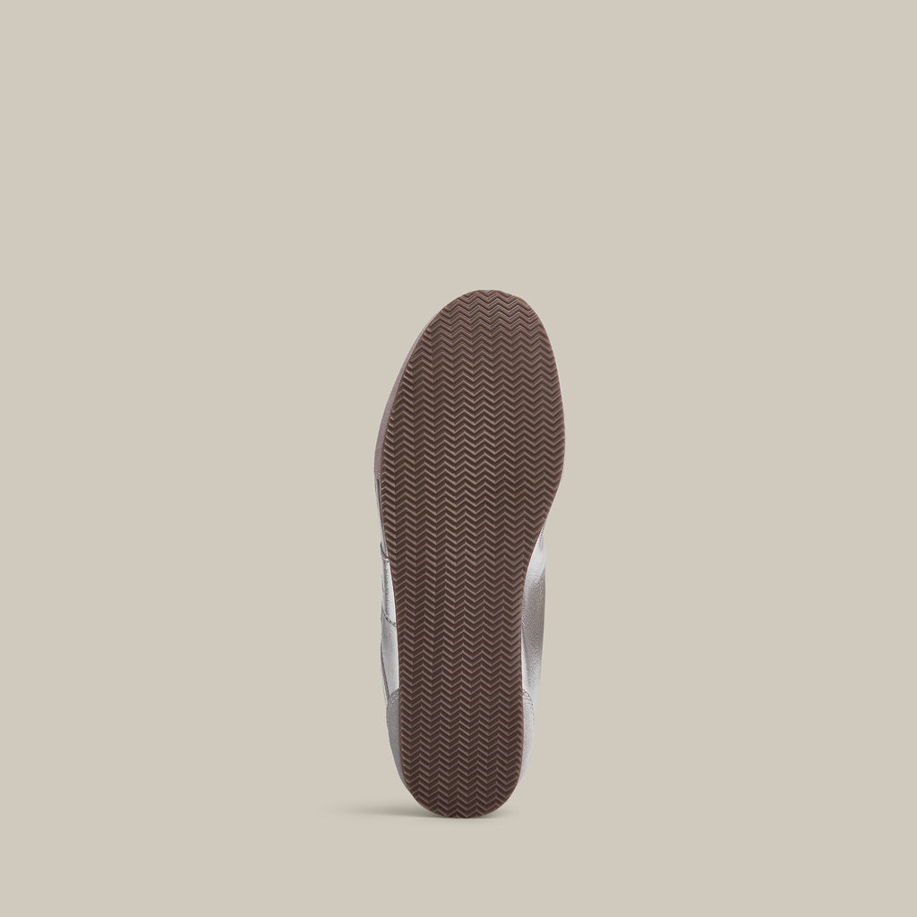 BALLET SILVER LOW-TOP LOGO FLAT RUNNER
