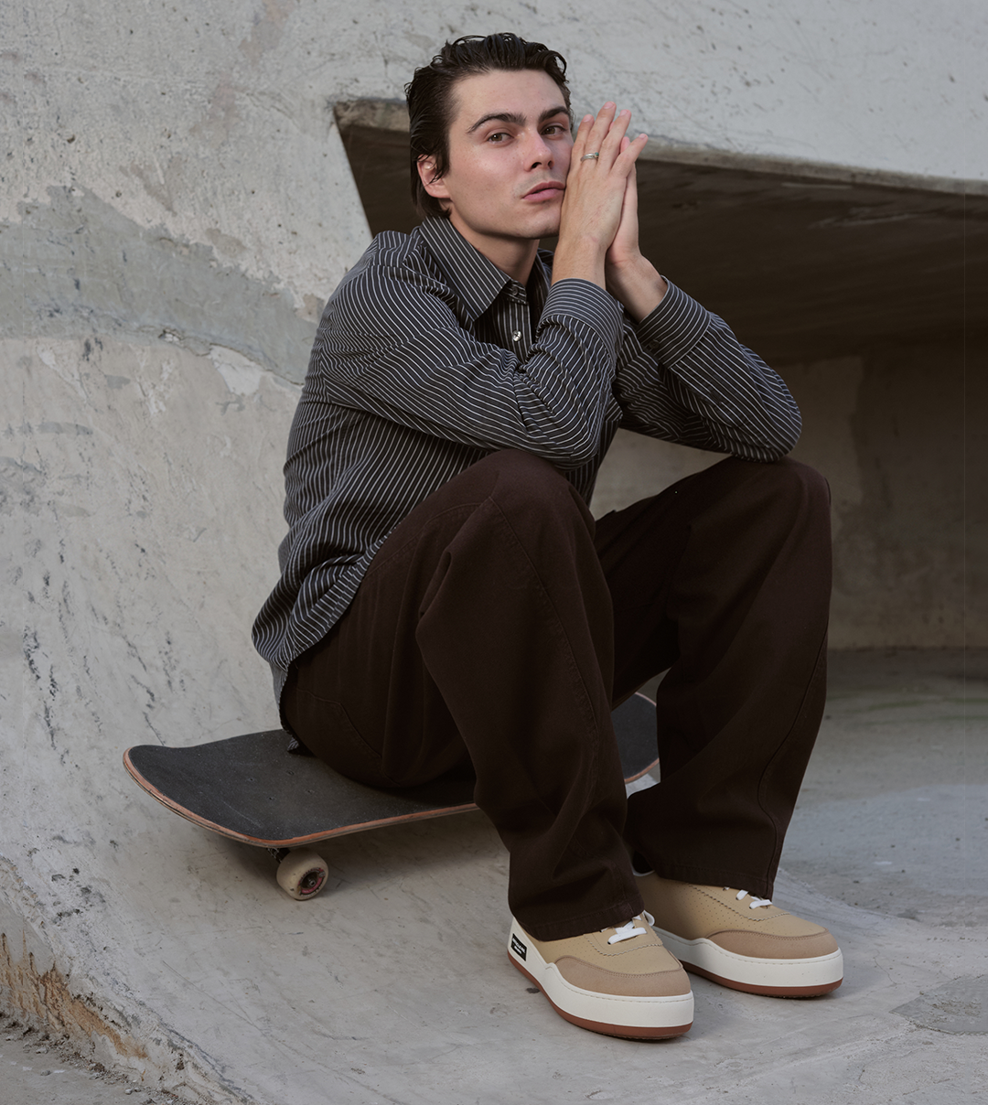 BURGER LOW-TOP PERFORATED BEIGE TRAINER