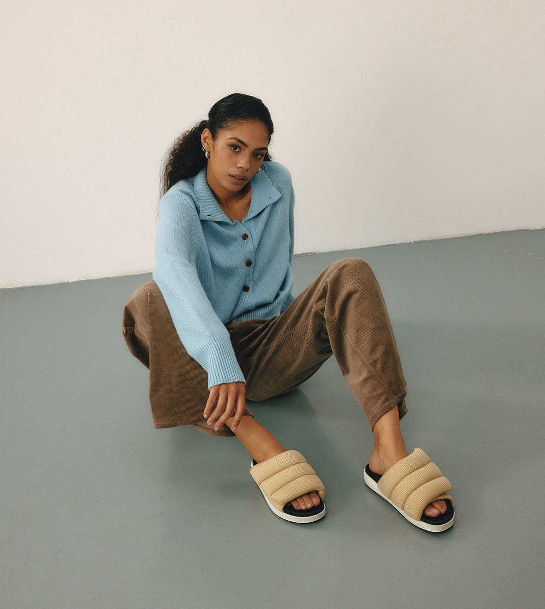 VAGABOND BAND BEIGE PADDED SLIDES