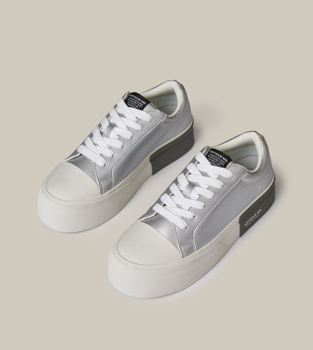 DOWNTOWN PLEATHER LOW-TOP SILVER SNEAKERS