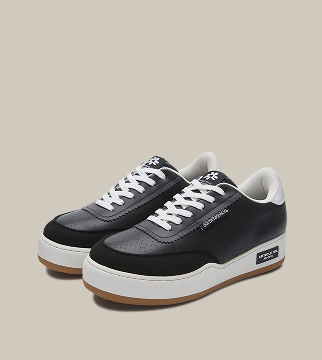 BURGER LOW-TOP PERFORATED BLACK TRAINER