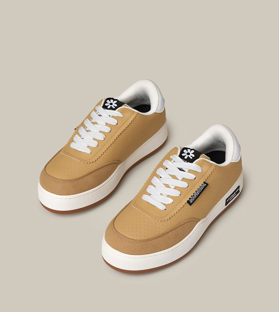 BURGER LOW-TOP PERFORATED BEIGE TRAINER