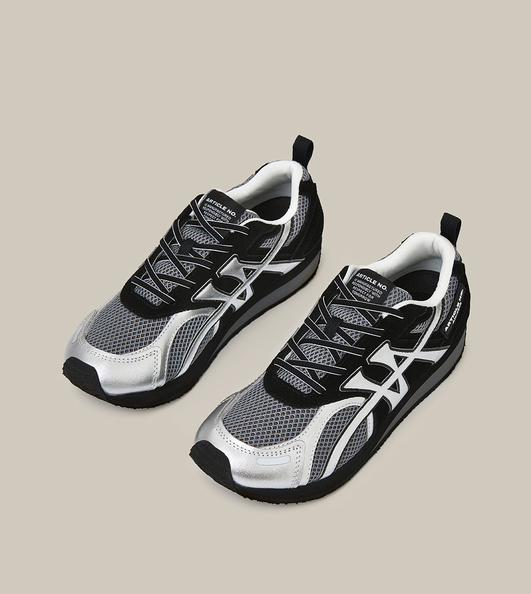 DUNE LOW-TOP BLACK AND SILVER LOGO RUNNER