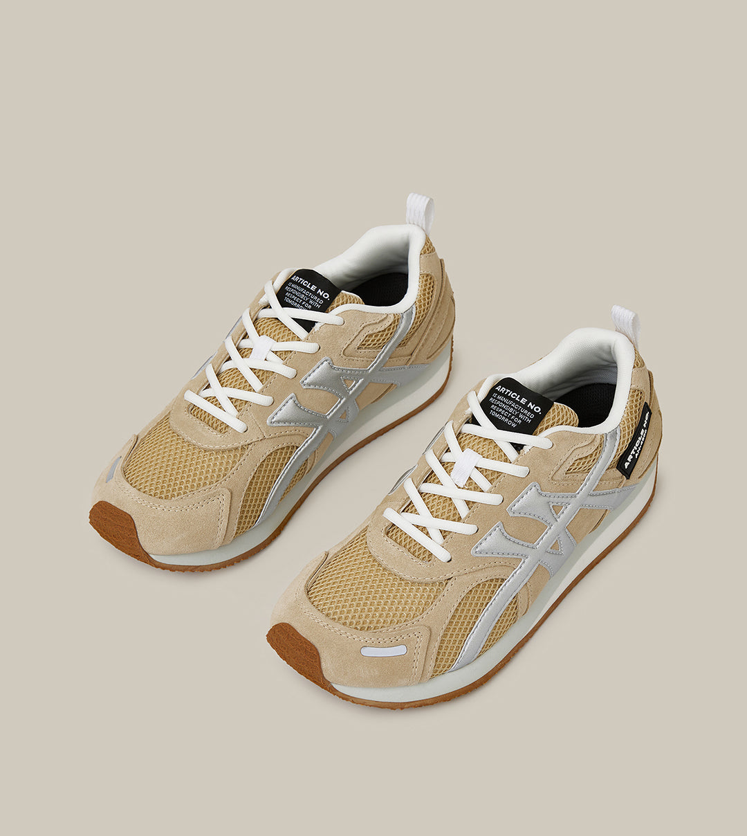 DUNE LOW-TOP BEIGE AND SILVER LOGO RUNNER