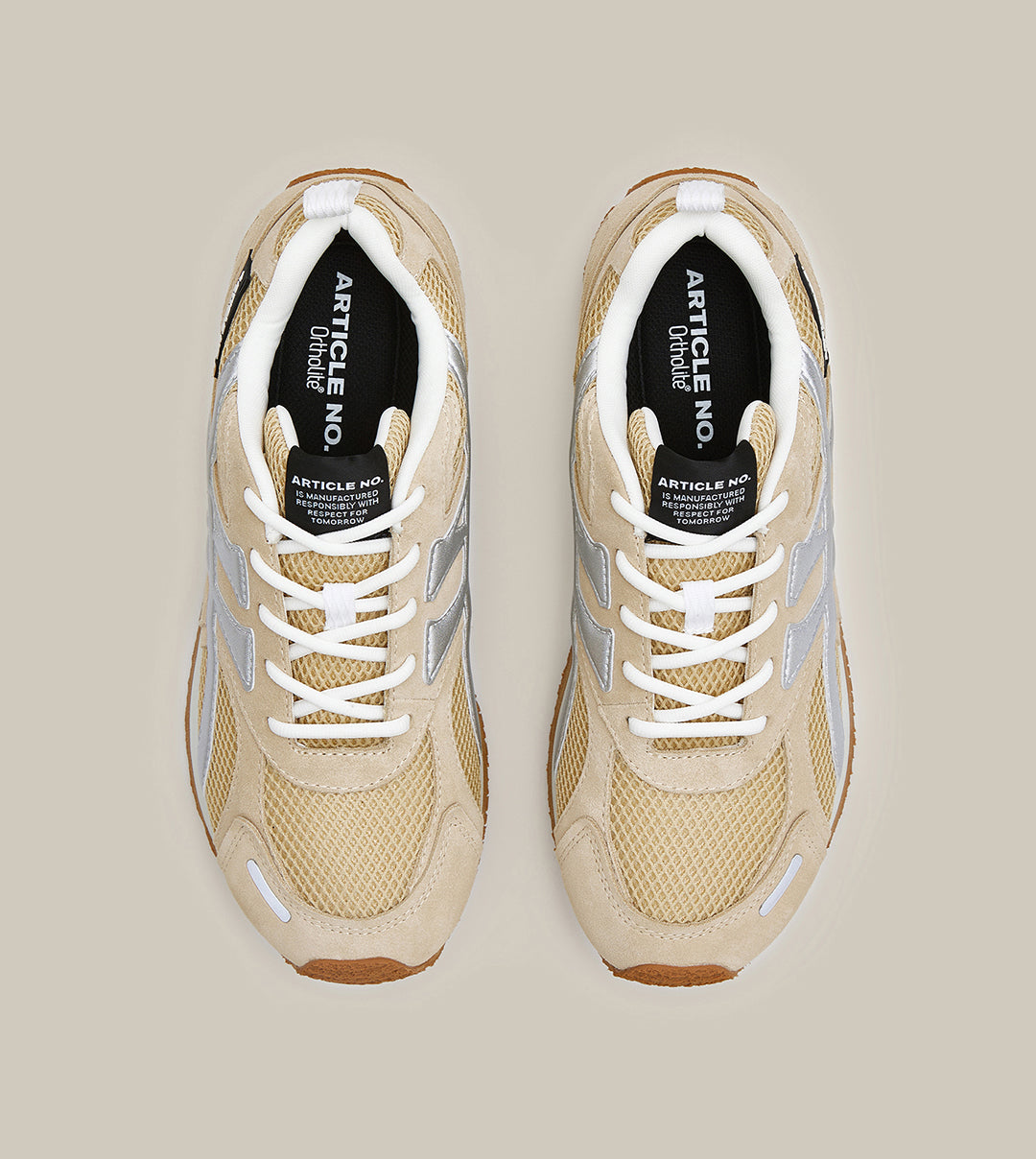 DUNE LOW-TOP BEIGE AND SILVER LOGO RUNNER