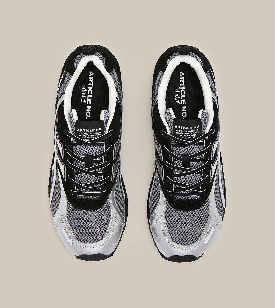 DUNE LOW-TOP BLACK AND SILVER LOGO RUNNER