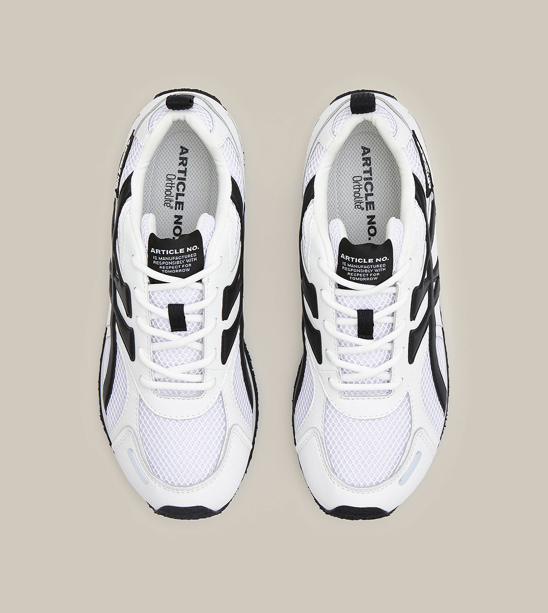 DUNE LOW-TOP WHITE AND BLACK LOGO RUNNER