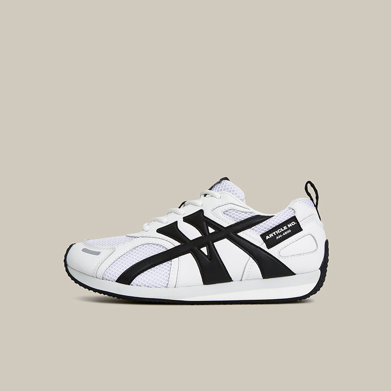 DUNE LOW-TOP WHITE AND BLACK LOGO RUNNER