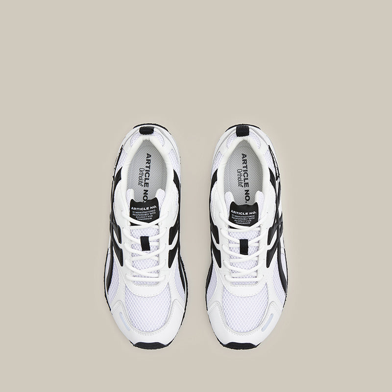 DUNE LOW-TOP WHITE AND BLACK LOGO RUNNER