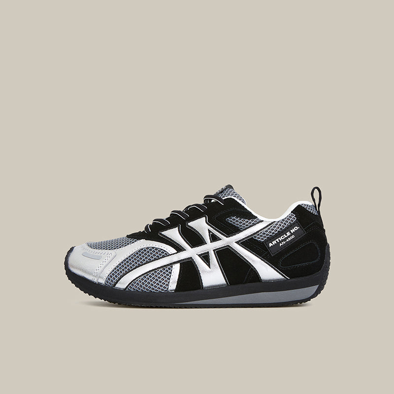 DUNE LOW-TOP BLACK AND SILVER LOGO RUNNER