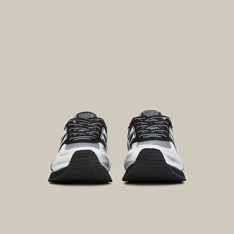 DUNE LOW-TOP BLACK AND SILVER LOGO RUNNER