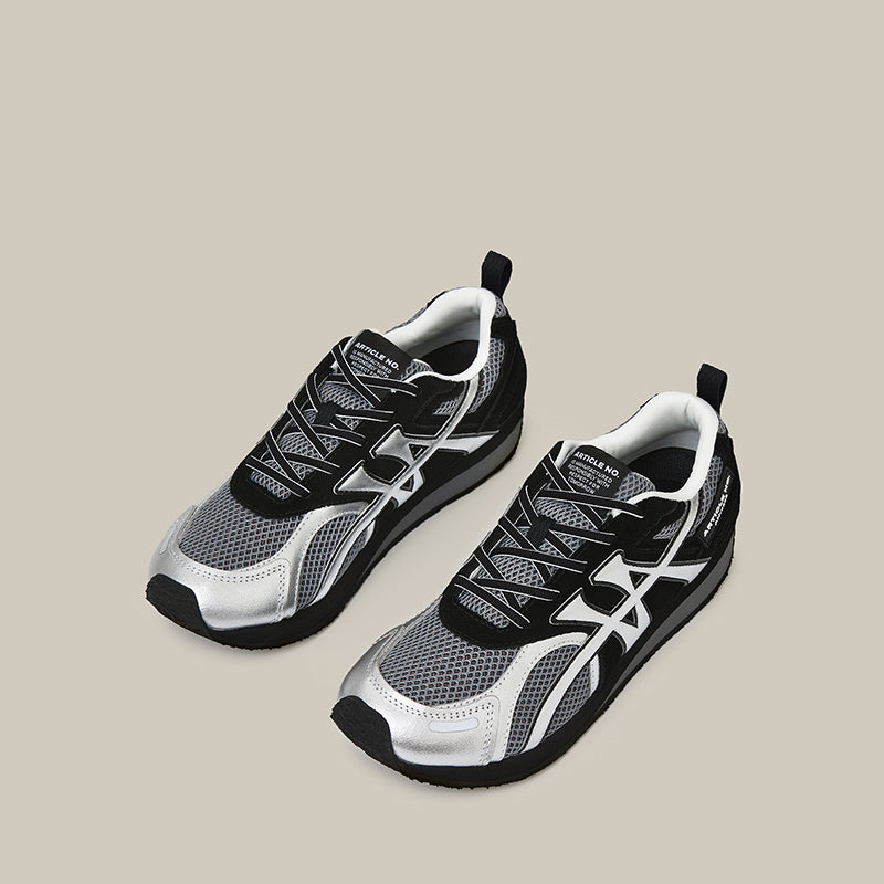 DUNE LOW-TOP BLACK AND SILVER LOGO RUNNER