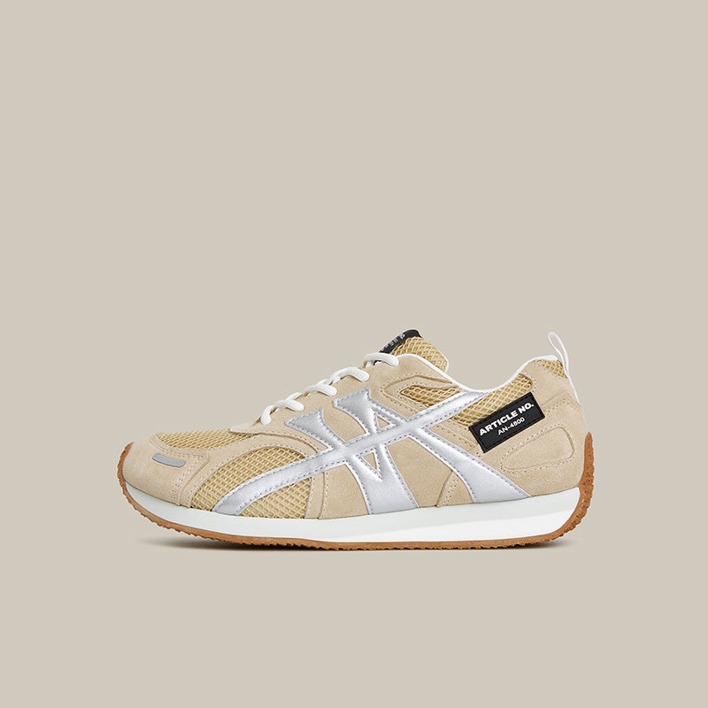 DUNE LOW-TOP BEIGE AND SILVER LOGO RUNNER