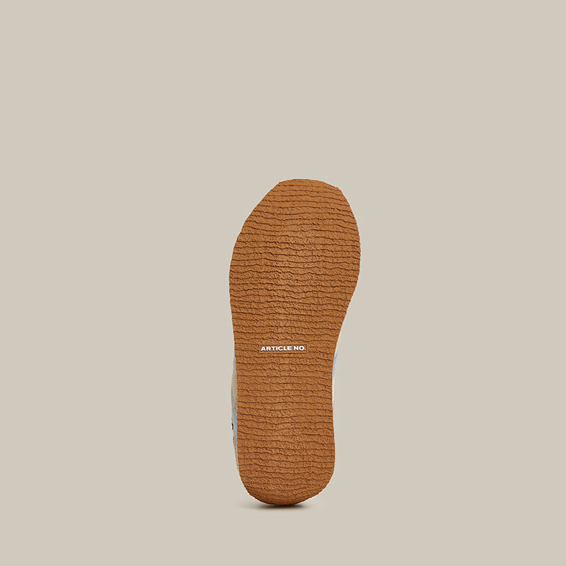 DUNE LOW-TOP BEIGE AND SILVER LOGO RUNNER