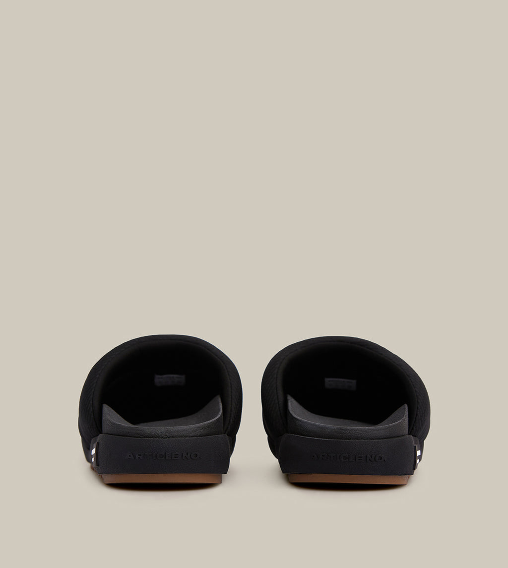 VAGABOND BLACK PADDED CLOGS