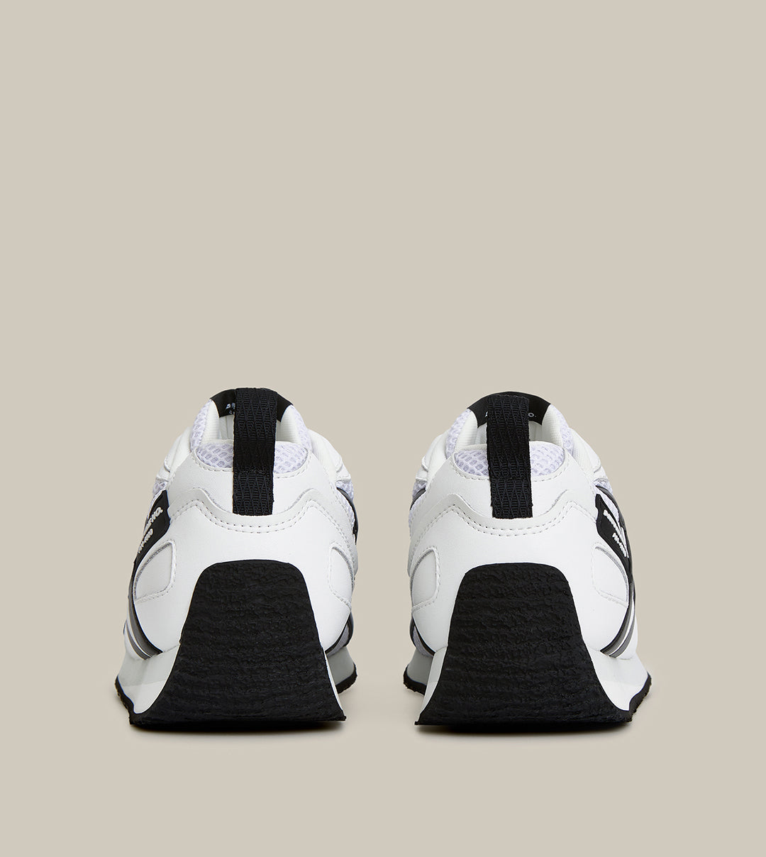 DUNE LOW-TOP WHITE AND BLACK LOGO RUNNER