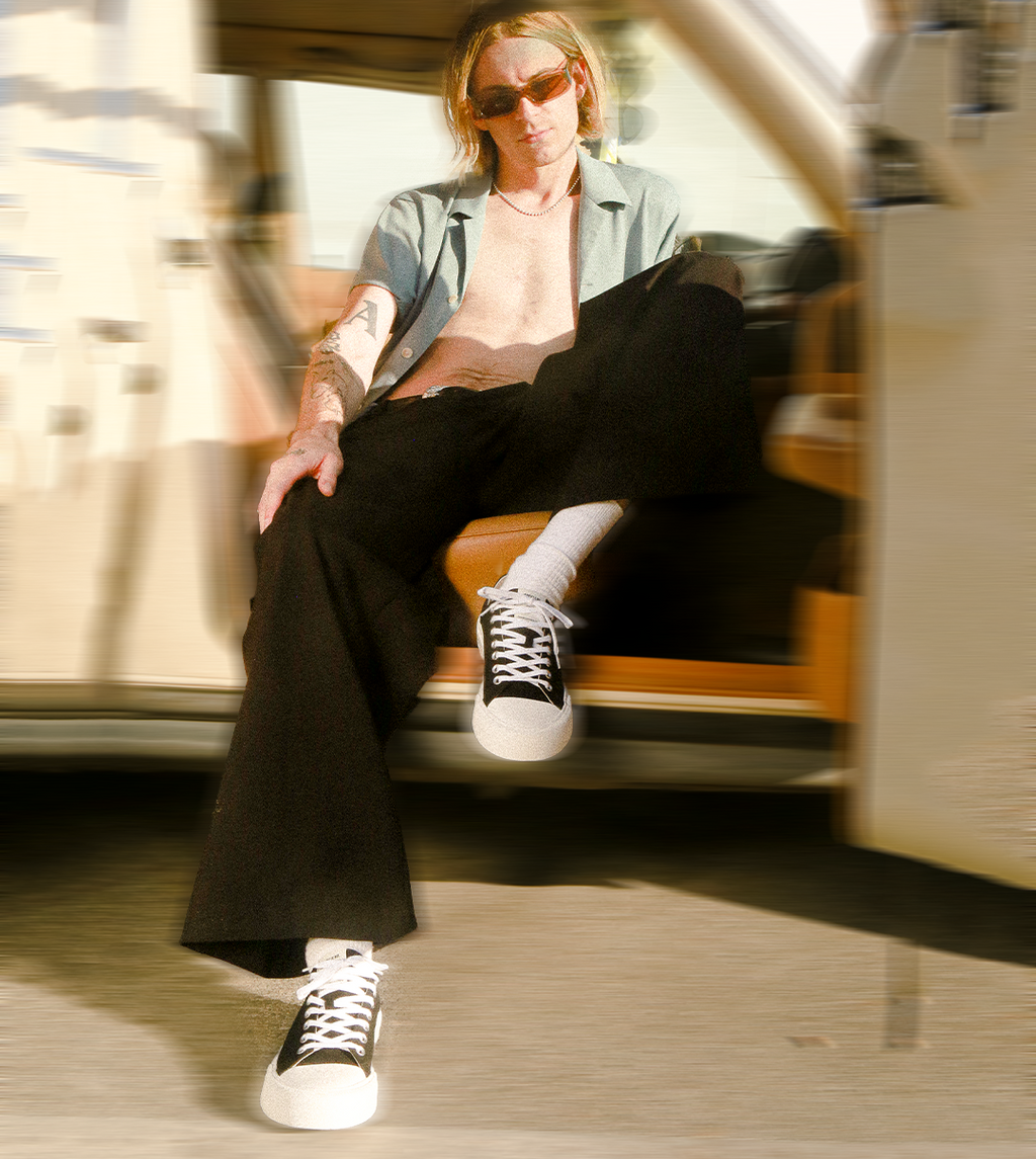 O.G. CLASSIC LOW-TOP CANVAS BLACK SNEAKERS