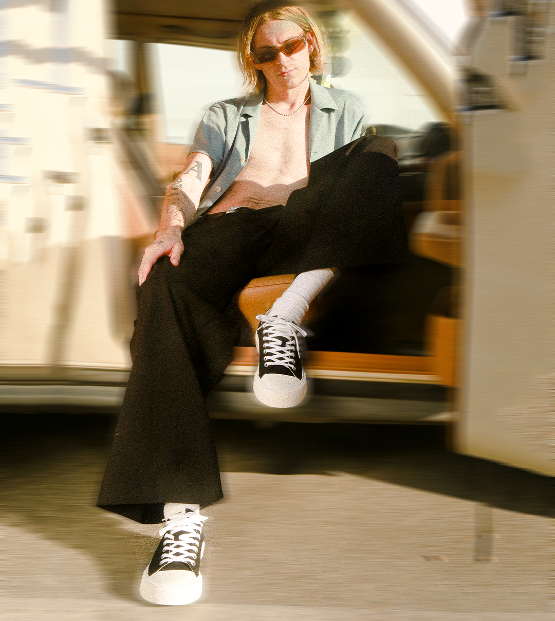 O.G. CLASSIC LOW-TOP CANVAS BLACK SNEAKERS