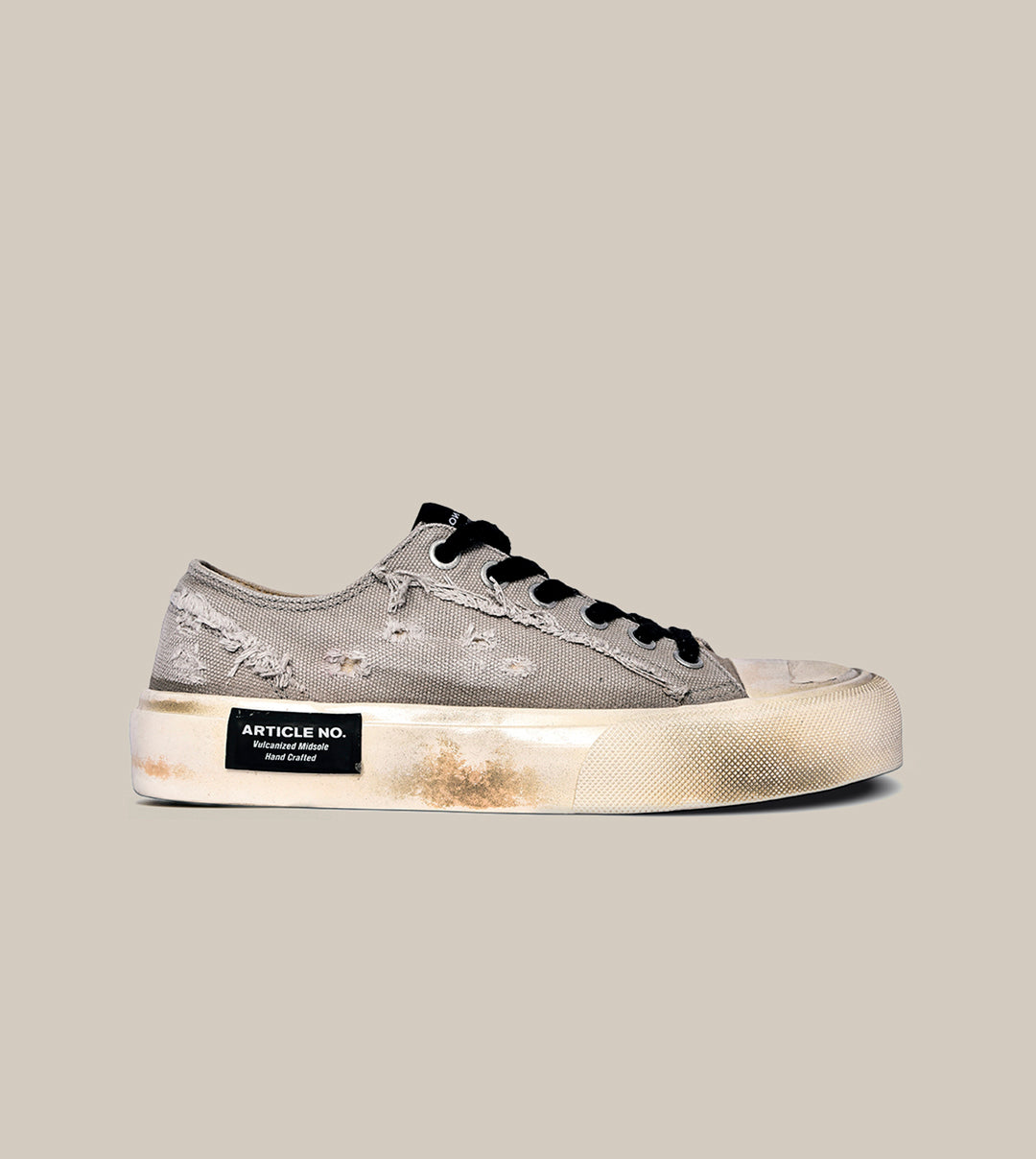 DISTRESSED LOW-TOP SMOKE SNEAKERS