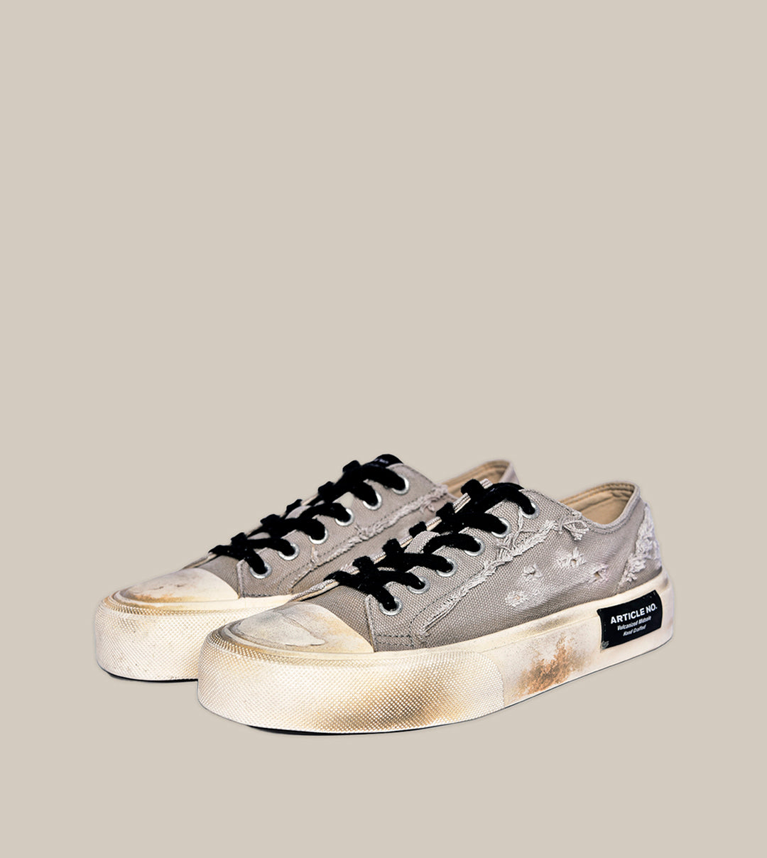 DISTRESSED LOW-TOP SMOKE SNEAKERS